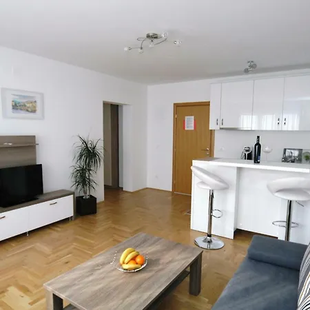 Apartman Haus Zora Ferienwohnung 7 *