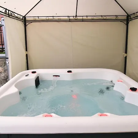Haus Zora Ferienwohnung 7 * Moscenice
